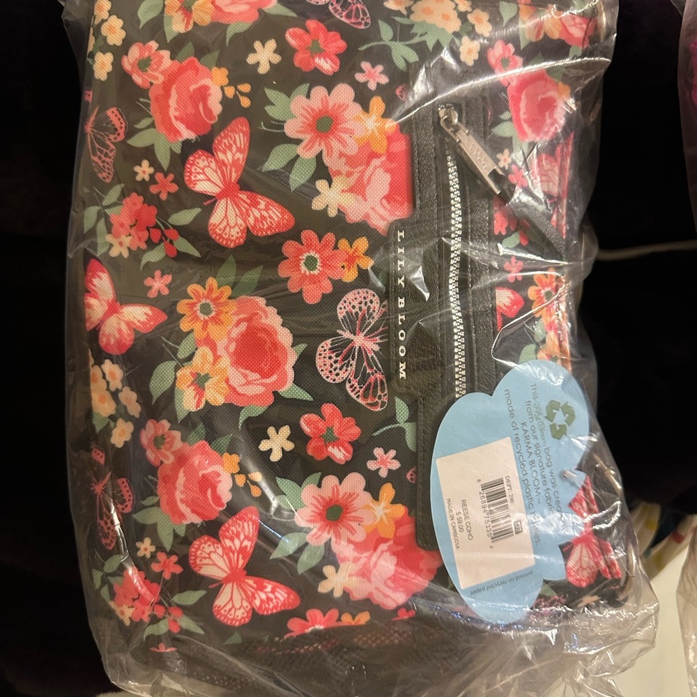 Lily Bloom Floral Reese Coho Karma Bloom Recycled Plastic bottles - Picture 4 of 4